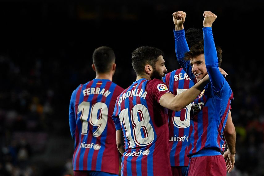 El Barcelona golea a Osasuna y es tercero en LaLiga