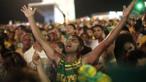 Brasileños festejan triunfo