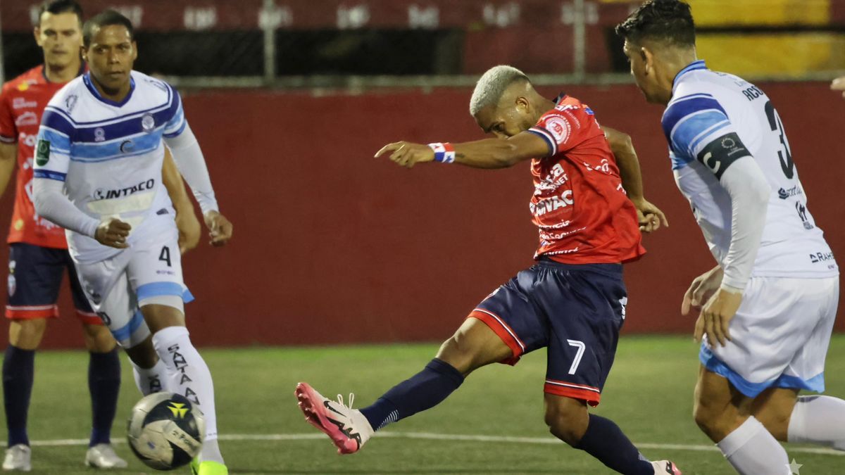 César Yanis marcó y asistió en gran triunfo del AD San Carlos