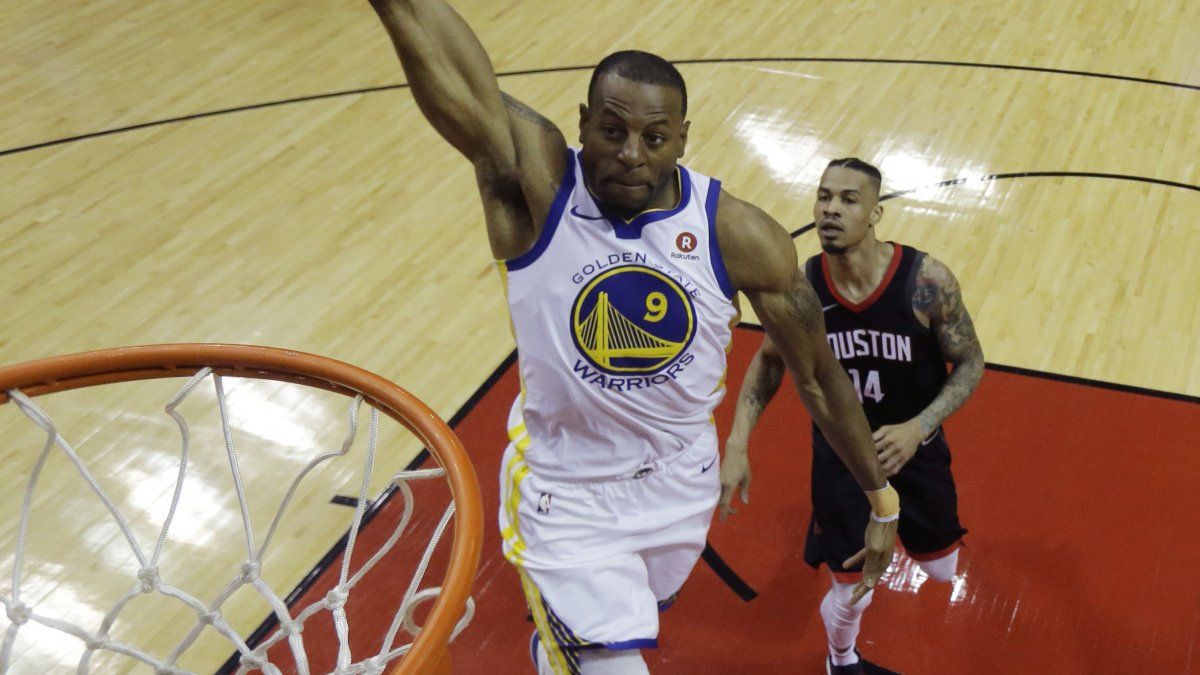 Warriors esperan a Iguodala para 3er juego de las finales