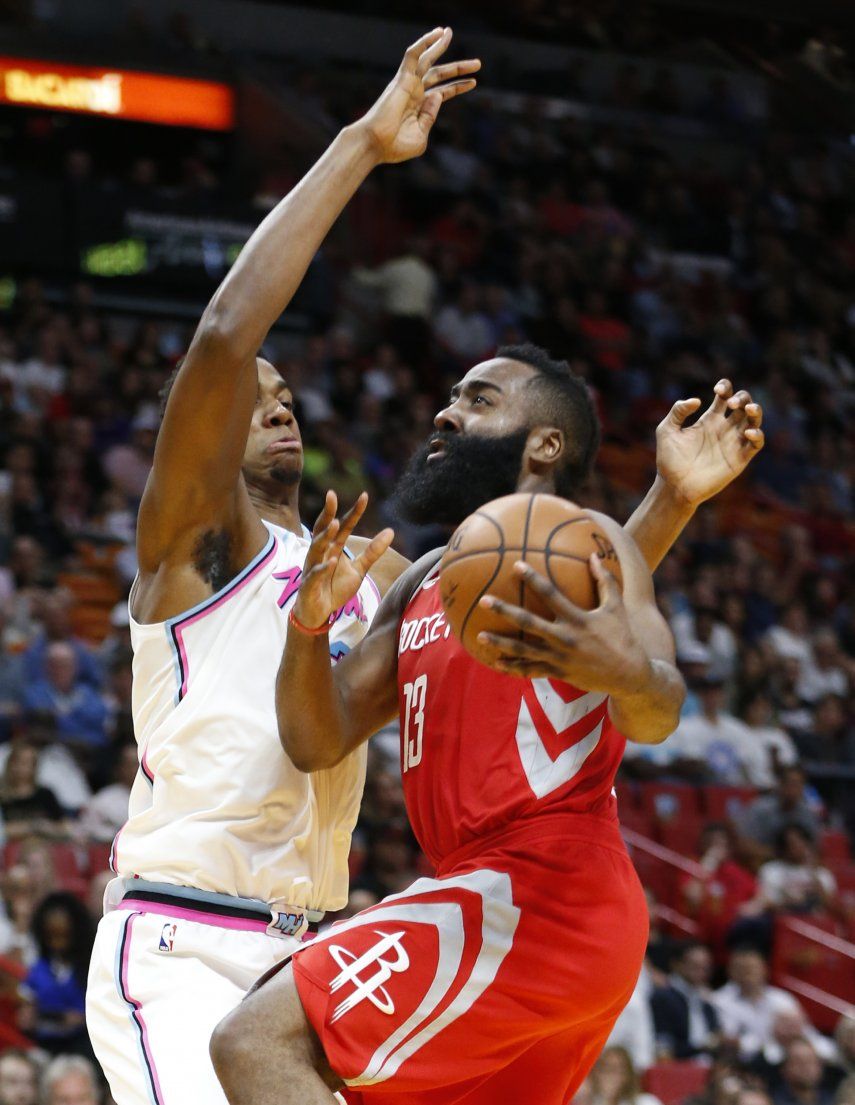 Harden anota 41 puntos, Rockets ganan en Miami
