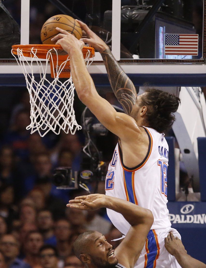 Thunder vence a Spurs en debut de Donovan como coach en NBA
