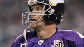 NFL investiga acusaciones de que Favre envió mensajes a reportera