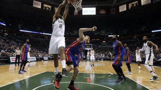 Monroe ayuda en triunfo de Bucks sobre Pistons