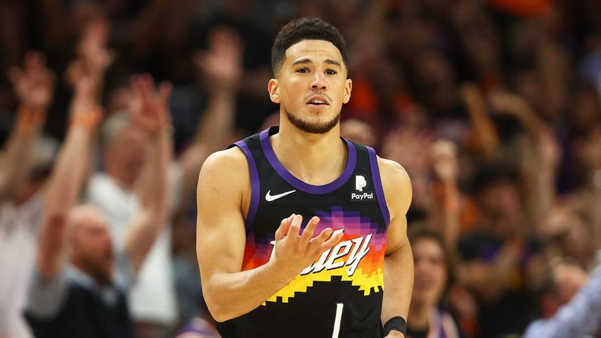 NBA: Devin Booker firma extensión de contrato millonaria