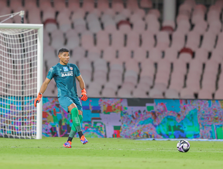 Orlando Mosquera inició de la partida en empate del Al Fayha FC