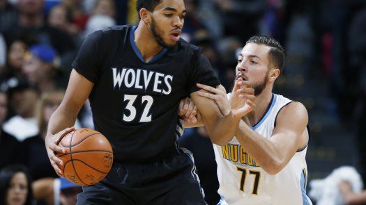 Towns guía a Timberwolves a triunfo de 95-78 sobre Nuggets
