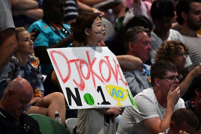Djokovic no da opción a Nadal y escribe la historia en Australia