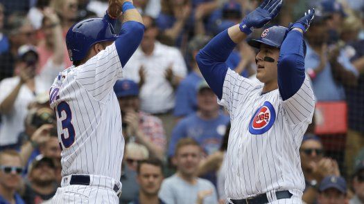 Rizzo guía a Cachorros a victoria sobre Cerveceros