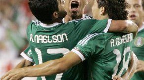 EEUU empata 1-1 con México en debut de Klinsmann