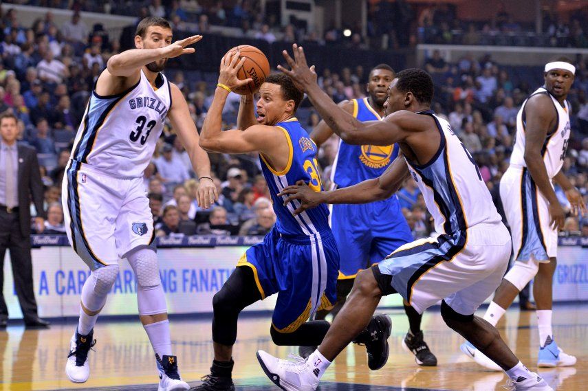 Warriors mantienen el invicto al derrotar 100-84 a Grizzlies