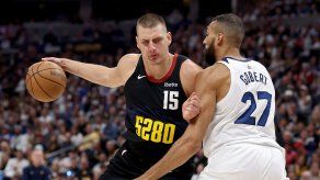 NBA: Nikola Jokic supera a Oscar Robertson en triples dobles