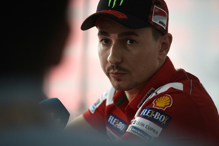 Jorge Lorenzo, operado de la muñeca, causa baja para GP de Australia