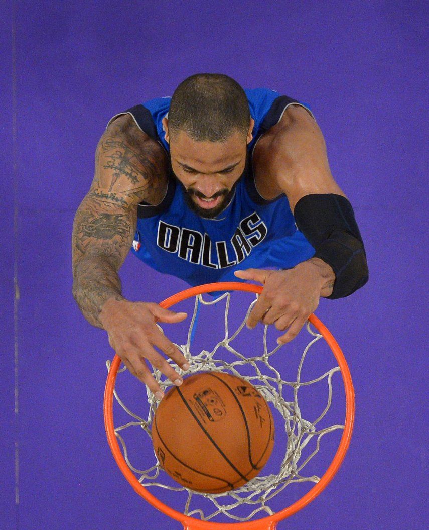 Mavericks completan barrida sobre Lakers