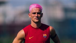 Gavi cumplió el reto de teñirse el cabello de rosa por ganar el Mundial 2026
