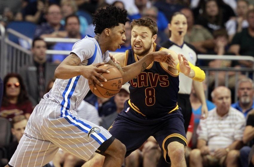 Irving anota 33 y Cavs doblegan a Magic