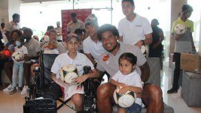 Selección nacional comparte con los niños de Fanlyc