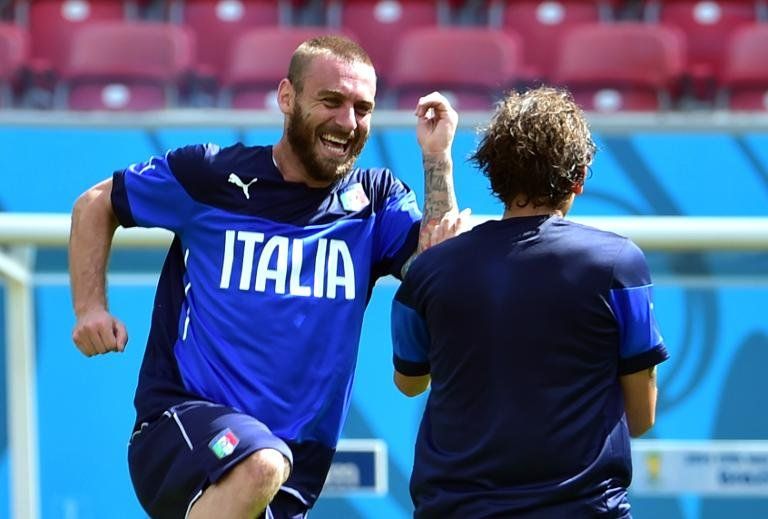 Uruguay e Italia van por el último salvavidas del grupo de la muerte