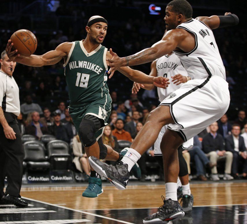 Bayless anota 26 puntos y Bucks derrotan a Nets
