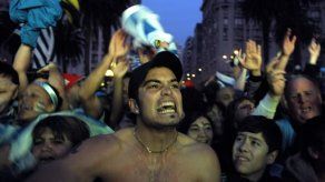 Mundial: Pase a semifinales desata locura en Uruguay