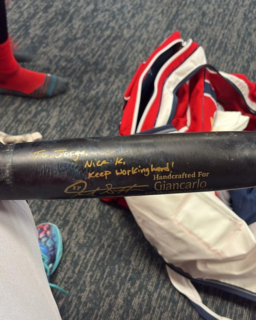 Giancarlo Stanton y un detalle especial con el lanzador panameño Jorge García