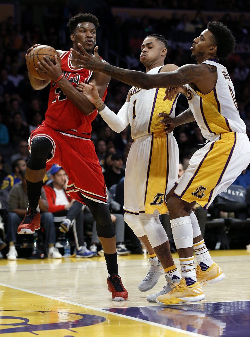 Bulls ganan a Lakers 118-110 con 40 puntos de Jimmy Butler