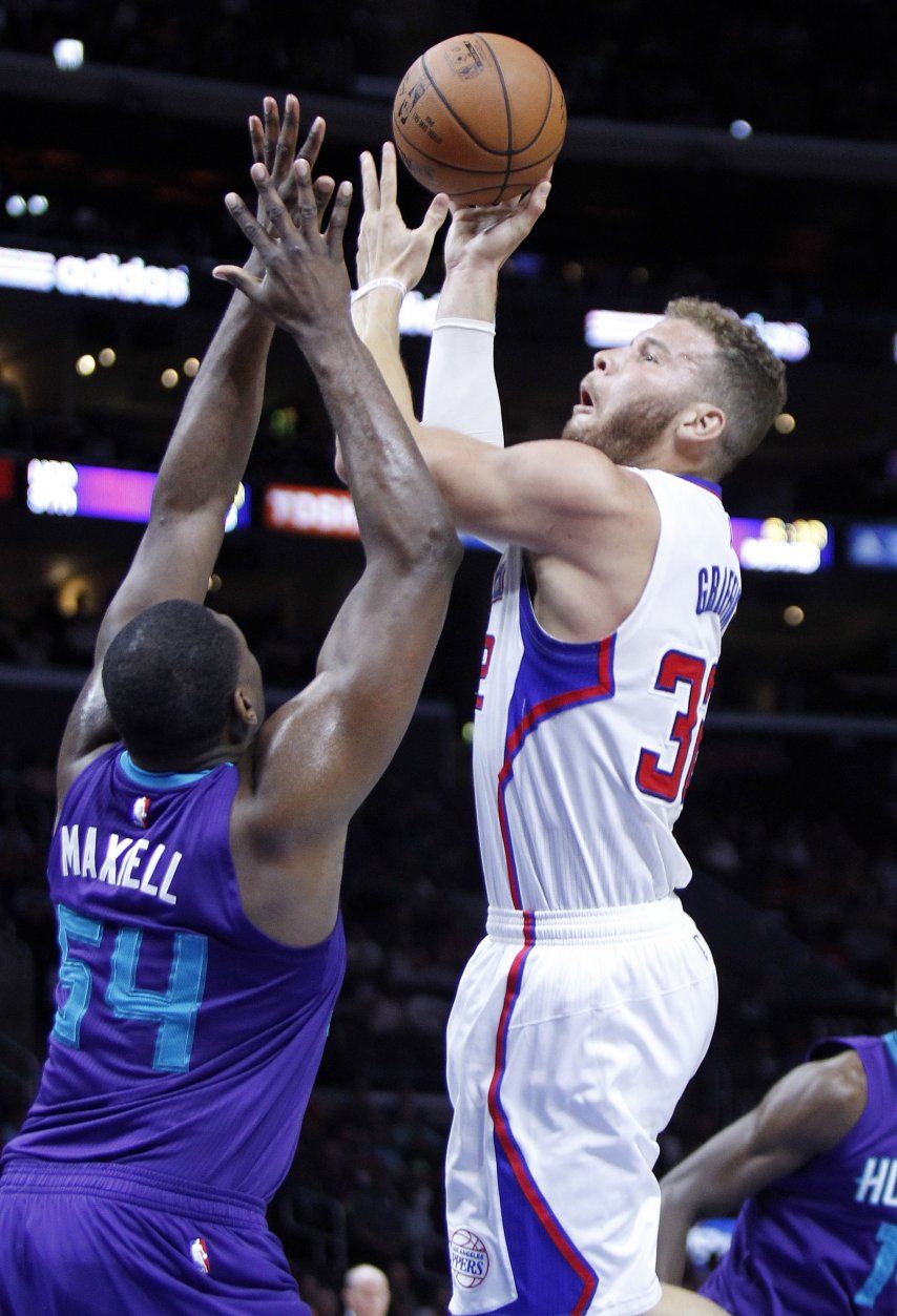 Clippers abren ventaja de 22 puntos y ganan a Hornets 99-92