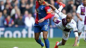 Aston Villa suspende al técnico asistente