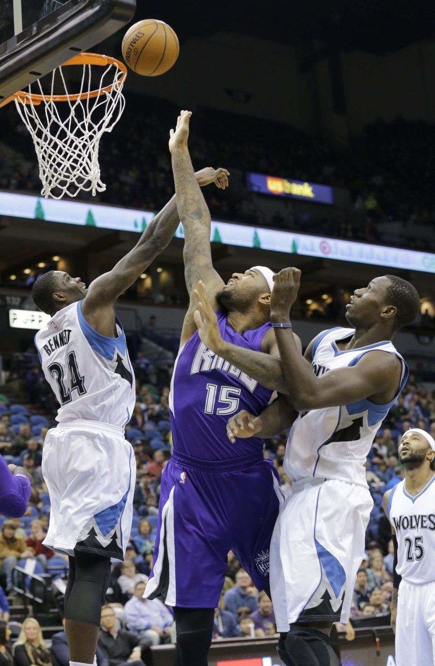 Kings triunfan ante diezmados Wolves