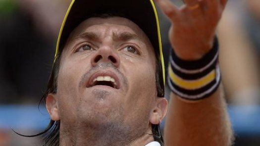 Suárez y Kuznetsova disputarán final en Portugal, Berlocq elimina a Raonic