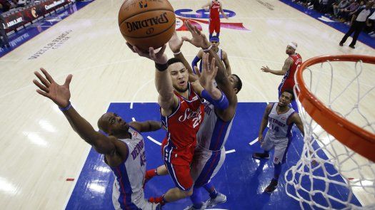 Simmons y Embiid comandan paliza de 76ers a Pistons