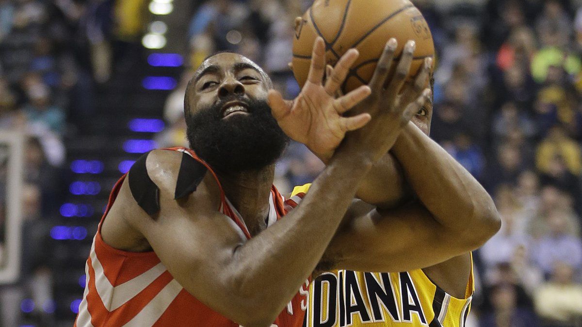 Con 44 puntos de Harden, los Rockets someten a Indiana