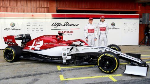 Alfa Romeo muestra su nuevo coche en los entrenamientos de Barcelona