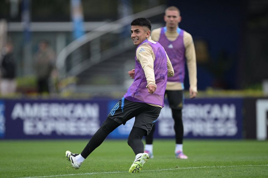 Thiago Almada sufre una lesión muscular con Argentina