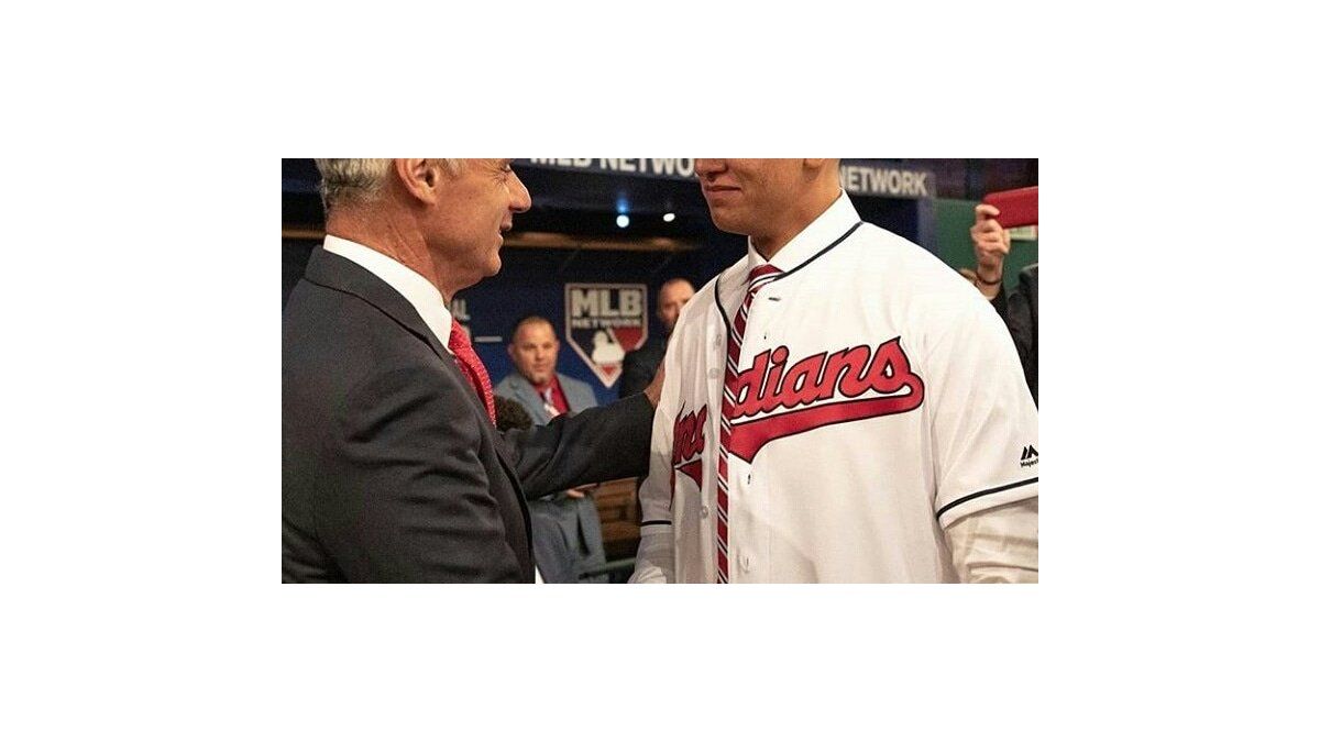 Daniel Espino hace historia en el MLB Draft con los Indios
