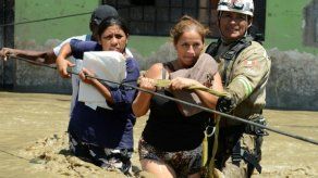 Suspenden el reinicio del torneo de fútbol en Perú por inundaciones