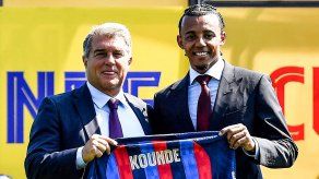 Joan Laporta y Jules Koundé