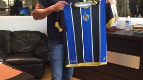 Rolando Escobar firma con Mineros de Guayana en Venezuela