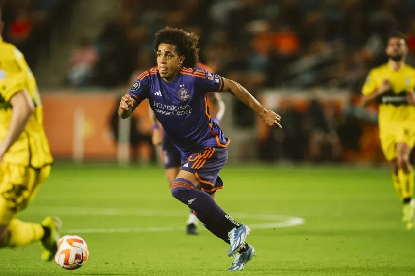 Adalberto Carrasquilla con quinta asistencia de la temporada en goleada del Houston Dynamo