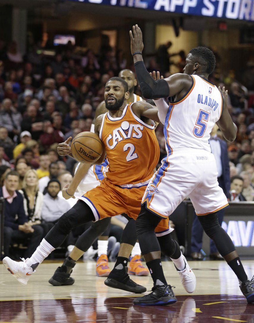 Irving y LeBron guían triunfo de Cavs ante OKC