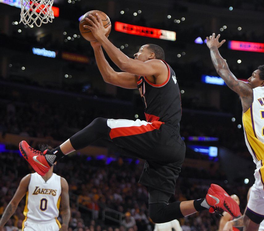 Lillard y McCollum guían a Blazers a victoria sobre Lakers