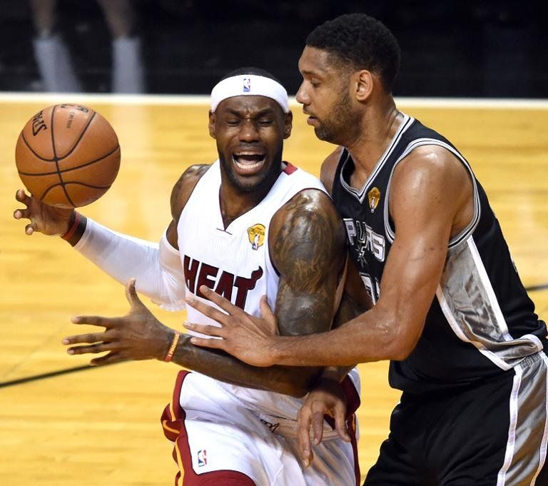 LeBron James y sus Cavs llegan a Rio para partido de exhibición de NBA