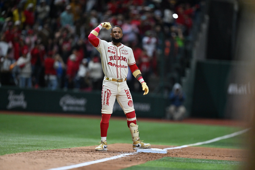 Allen Córdoba sonó enorme jonrón con Diablos Rojos en la Serie del Rey 2025
