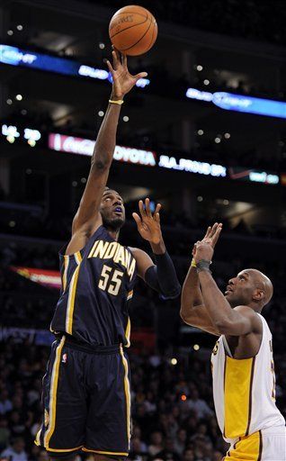 NBA: Pacers 95, Lakers 92; Hibbert guí­a a sorprendentes Pacers