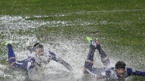 Clubes: Sindicato protesta por cancha anegada