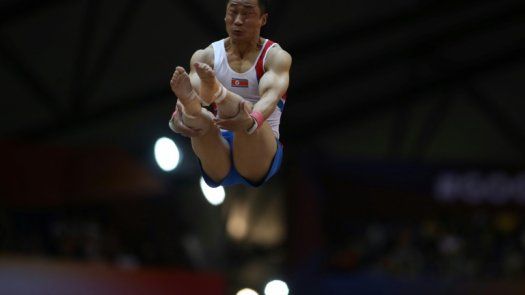 El norcoreano Ri Se-Gwang logra el título mundial en salto de potro