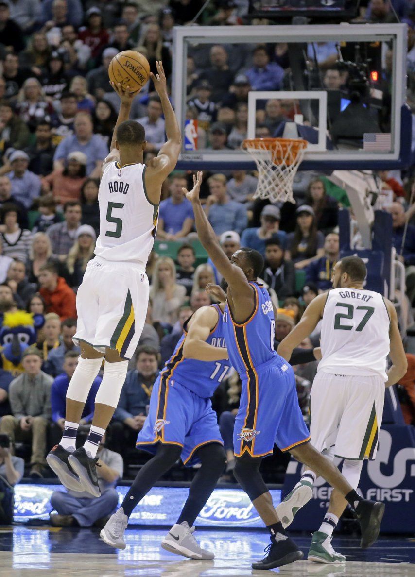 Hood anota 25 puntos y el Jazz gana 109-89 al Thunder