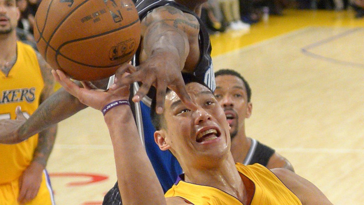 Unos equilibrados Lakers se imponen a Orlando sin Kobe