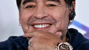 Maradona pide que le den aire