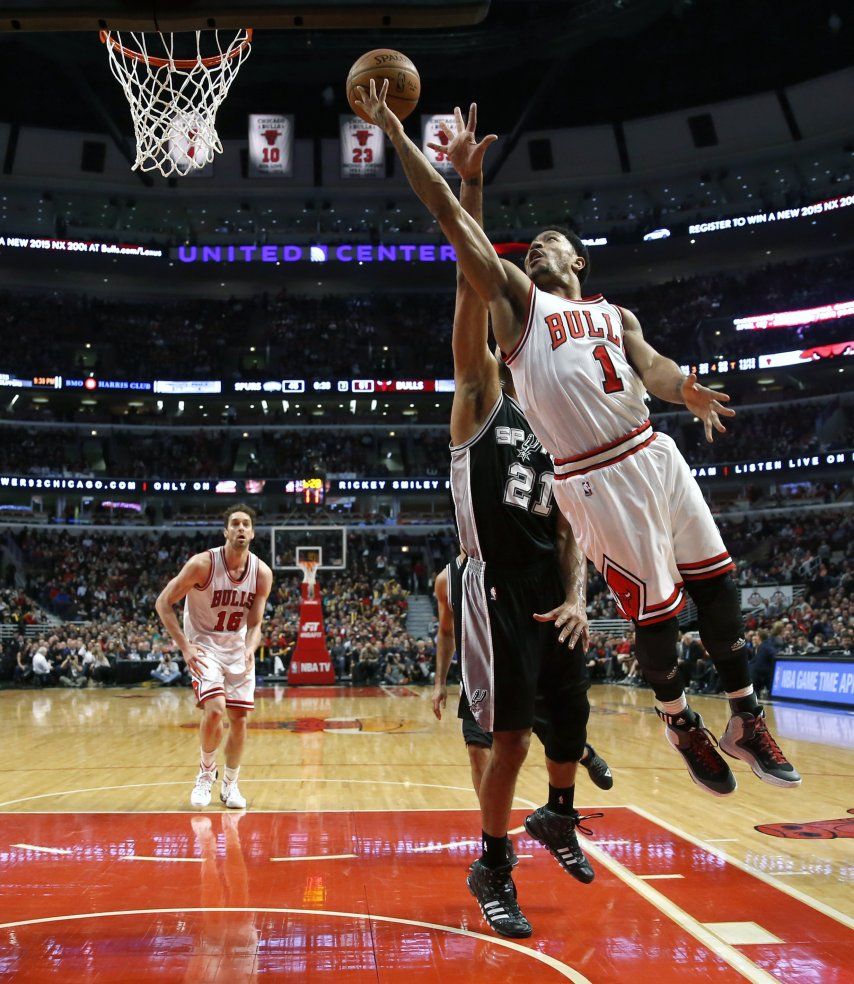 Rose anota 22 puntos en triunfo de Bulls sobre Spurs